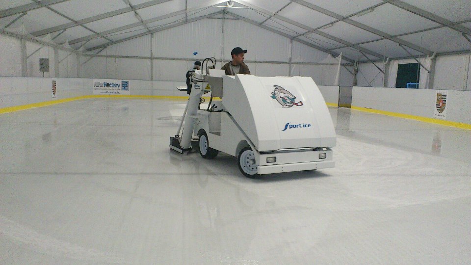 Kőbányai jégpálya - gyermek hoki suli, gyerek korcsolya oktatás